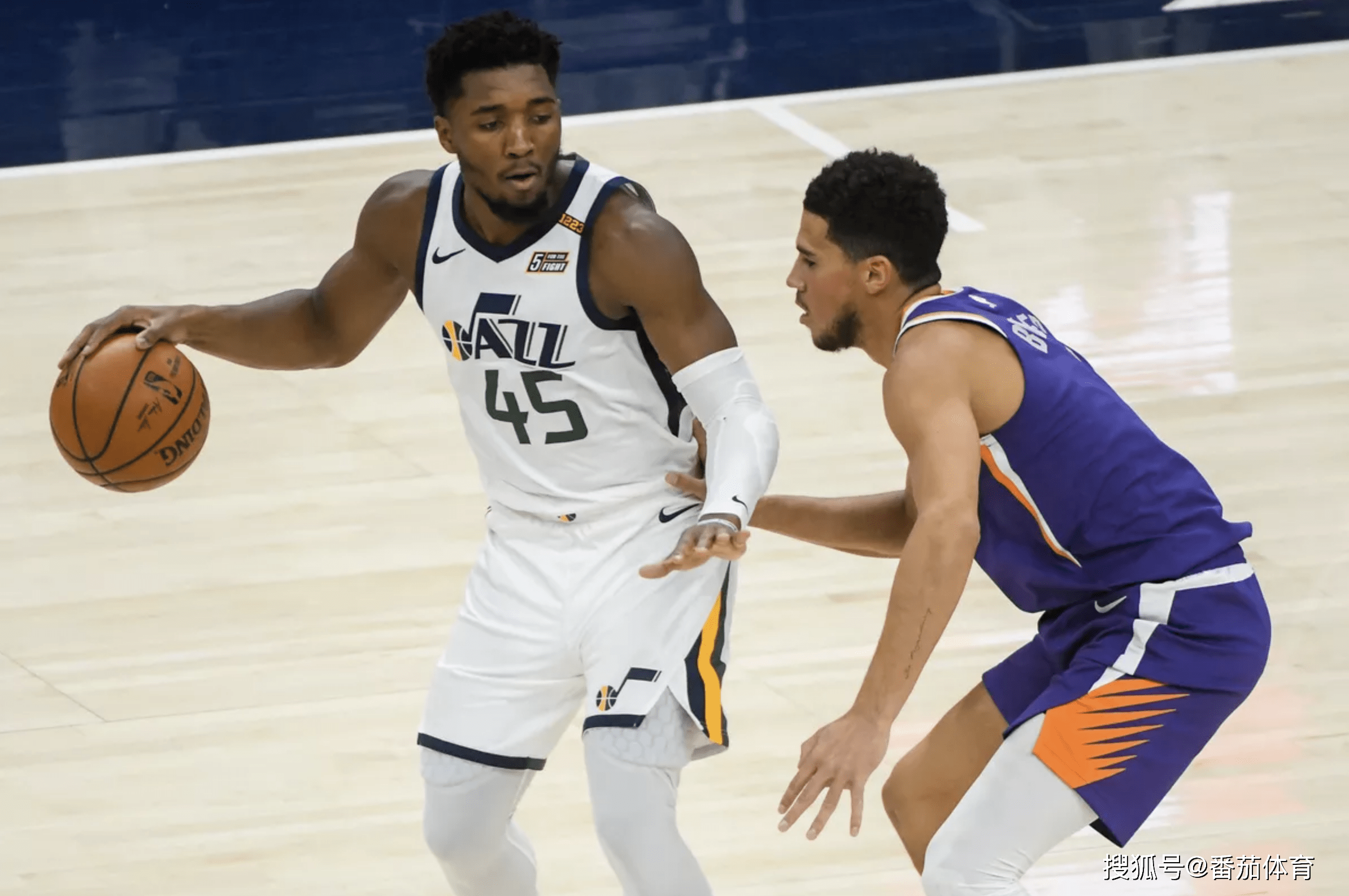 菲尼克斯太阳围绕欧冠调整名单风云突变曼城集结日豪取连胜，这一次真的Ming与80激战美国队分钟的简单介绍